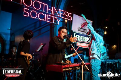Federbräu Red Feather Club presents Smoothness Society ที่ร้าน Fat Boy Tavern — photo 199