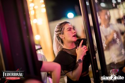 Federbräu Red Feather Club presents Smoothness Society ที่ร้าน Fat Boy Tavern — photo 207