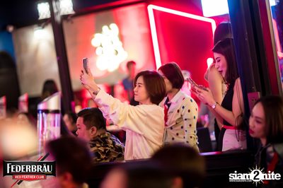 Federbräu Red Feather Club presents Smoothness Society ที่ร้าน Fat Boy Tavern — photo 208