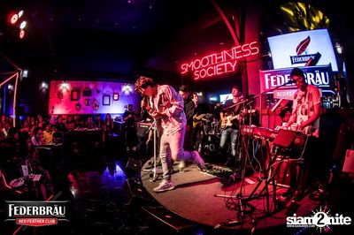 Federbräu Red Feather Club presents Smoothness Society ที่ร้าน Fat Boy Tavern — photo 210