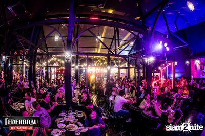 Federbräu Red Feather Club presents Smoothness Society ที่ร้าน Fat Boy Tavern — photo 212
