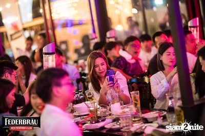 Federbräu Red Feather Club presents Smoothness Society ที่ร้าน Fat Boy Tavern — photo 227