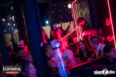 Federbräu Red Feather Club presents Smoothness Society ที่ร้าน Fat Boy Tavern — photo 229