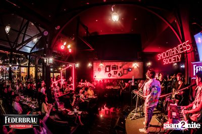 Federbräu Red Feather Club presents Smoothness Society ที่ร้าน Fat Boy Tavern — photo 231