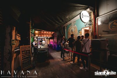 คืนวันศุกร์ ที่ Havana Social — photo 1