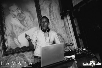 คืนวันศุกร์ ที่ Havana Social — photo 31
