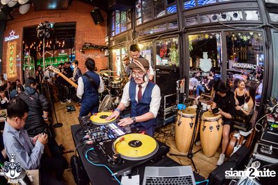 Burin Boonvisut at AINU Bar — photo 51