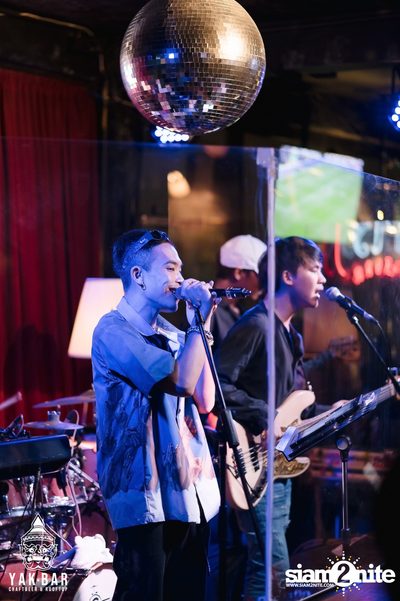 Bowkylion at Yak Bar — photo 3