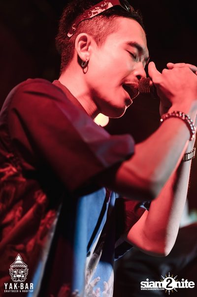 Bowkylion at Yak Bar — photo 5