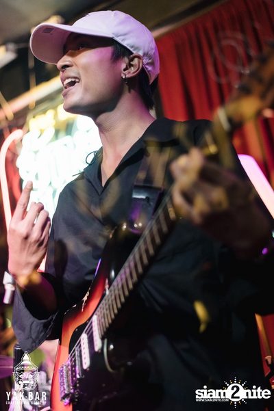 Bowkylion at Yak Bar — photo 8