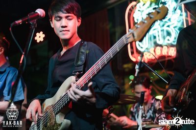 Bowkylion at Yak Bar — photo 9