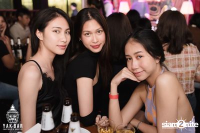 Bowkylion at Yak Bar — photo 12