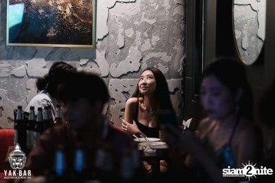 Bowkylion at Yak Bar — photo 14