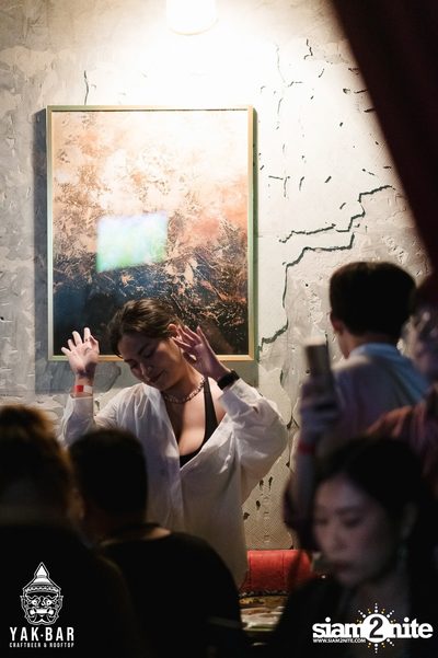 Bowkylion at Yak Bar — photo 51
