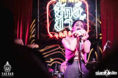 Bowkylion at Yak Bar — photo 68