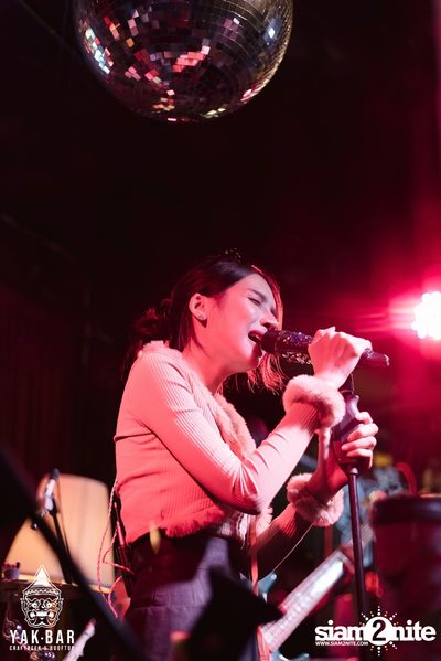 Bowkylion at Yak Bar — photo 77