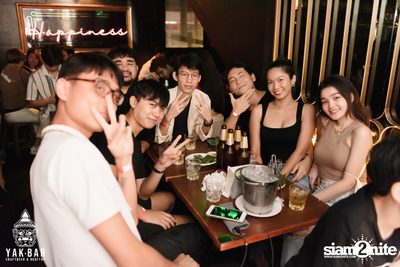 Bowkylion at Yak Bar — photo 95
