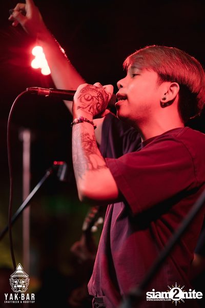 Bowkylion at Yak Bar — photo 111