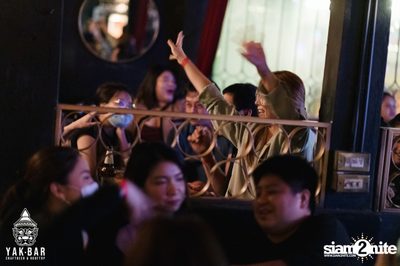 Bowkylion at Yak Bar — photo 119