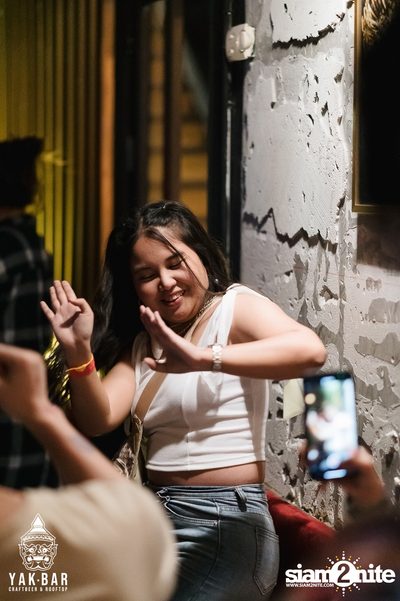 Bowkylion at Yak Bar — photo 127