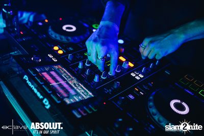 MADSTASH at Octave Rooftop Bar — photo 17