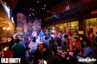 Slapkiss at Old Dirty — photo 3