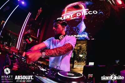 Halloween Silent Disco Party at Spectrum Lounge & Bar — photo 20