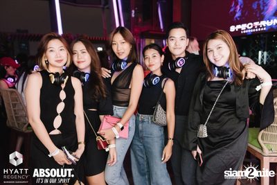 Halloween Silent Disco Party at Spectrum Lounge & Bar — photo 78