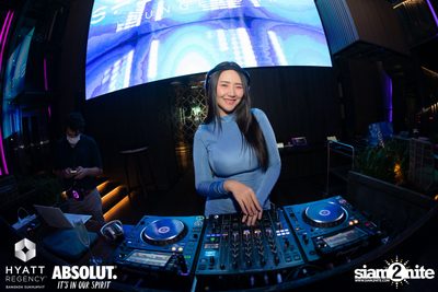 R&B Rewind Full Moon Party ที่ร้าน Spectrum Lounge & Bar  — photo 30