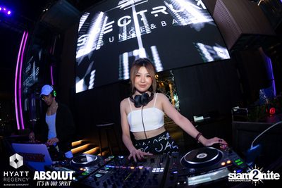 R&B Rewind Full Moon Party ที่ร้าน Spectrum Lounge & Bar  — photo 98