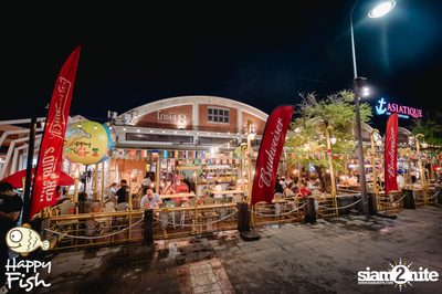 คอนเสิร์ต MUSKETEERS ที่ร้าน Happy Fish Asiatique — photo 4