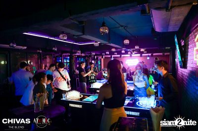 ภาพบรรยากาศคืนวันเสาร์ ที่ร้าน Atomic — photo 2