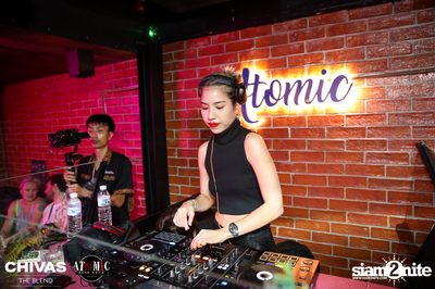 ภาพบรรยากาศคืนวันเสาร์ ที่ร้าน Atomic — photo 9