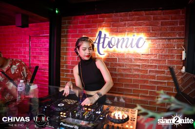 ภาพบรรยากาศคืนวันเสาร์ ที่ร้าน Atomic — photo 32