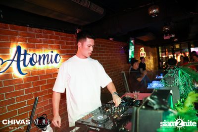 ภาพบรรยากาศคืนวันเสาร์ ที่ร้าน Atomic — photo 45