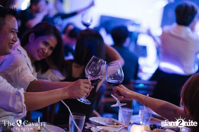 ภาพบรรยากาศคอนเสิร์ต ETC ที่ร้าน The Cavalry Thonglor — photo 39