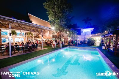 บรรยากาศการชมฟุตบอลโลก ฝรั่งเศษ vs เดนมาร์ก ที่ at Blue Parrot — photo 3