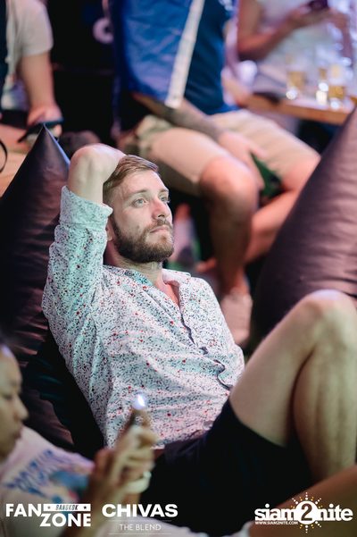 บรรยากาศการชมฟุตบอลโลก ฝรั่งเศษ vs เดนมาร์ก ที่ at Blue Parrot — photo 15