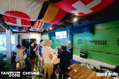 บรรยากาศการชมฟุตบอลโลก ฝรั่งเศษ vs เดนมาร์ก ที่ at Blue Parrot — photo 21
