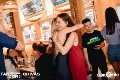 บรรยากาศการชมฟุตบอลโลก ฝรั่งเศษ vs เดนมาร์ก ที่ at Blue Parrot — photo 30