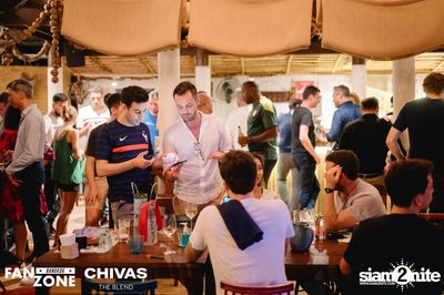 บรรยากาศการชมฟุตบอลโลก ฝรั่งเศษ vs เดนมาร์ก ที่ at Blue Parrot — photo 31