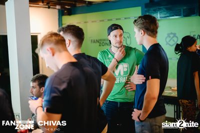 บรรยากาศการชมฟุตบอลโลก ฝรั่งเศษ vs เดนมาร์ก ที่ at Blue Parrot — photo 33