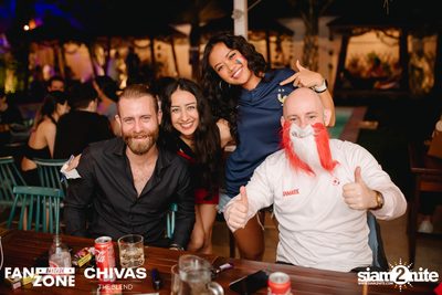 บรรยากาศการชมฟุตบอลโลก ฝรั่งเศษ vs เดนมาร์ก ที่ at Blue Parrot — photo 35