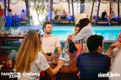 บรรยากาศการชมฟุตบอลโลก ฝรั่งเศษ vs เดนมาร์ก ที่ at Blue Parrot — photo 39