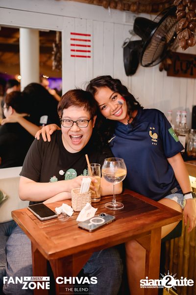 บรรยากาศการชมฟุตบอลโลก ฝรั่งเศษ vs เดนมาร์ก ที่ at Blue Parrot — photo 41