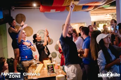 บรรยากาศการชมฟุตบอลโลก ฝรั่งเศษ vs เดนมาร์ก ที่ at Blue Parrot — photo 55