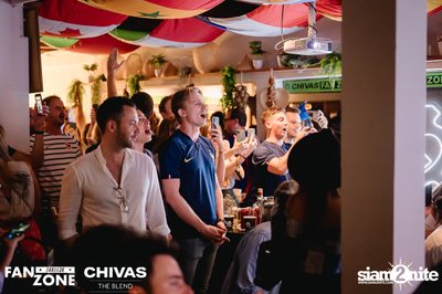 บรรยากาศการชมฟุตบอลโลก ฝรั่งเศษ vs เดนมาร์ก ที่ at Blue Parrot — photo 56