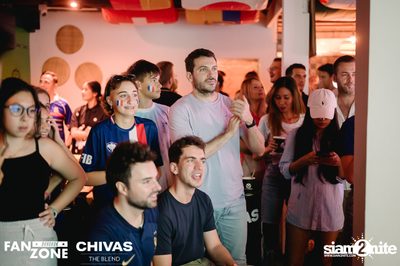 บรรยากาศการชมฟุตบอลโลก ฝรั่งเศษ vs เดนมาร์ก ที่ at Blue Parrot — photo 57