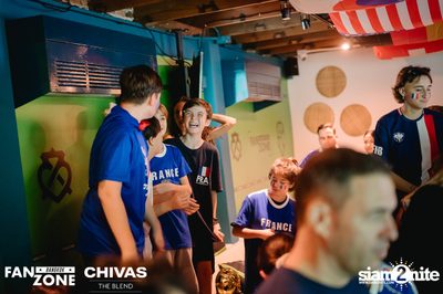บรรยากาศการชมฟุตบอลโลก ฝรั่งเศษ vs เดนมาร์ก ที่ at Blue Parrot — photo 59