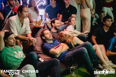 บรรยากาศการชมฟุตบอลโลก ฝรั่งเศษ vs เดนมาร์ก ที่ at Blue Parrot — photo 64